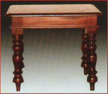 Colonial Leg Side Table